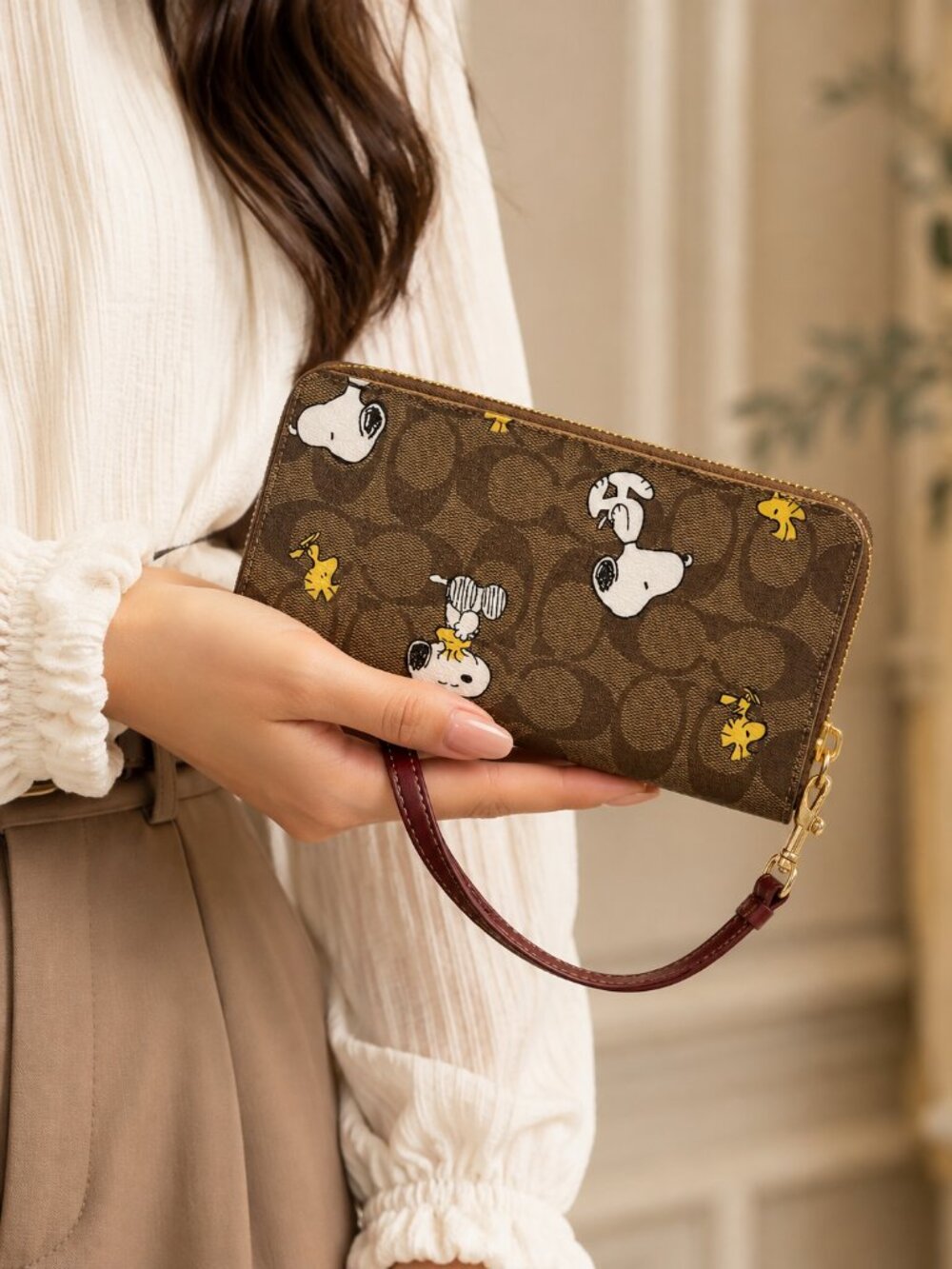 COACH x Peanuts Snoopy Woodstock Signature Zip Around Wallet Khaki Brown - Picture 3 of 5